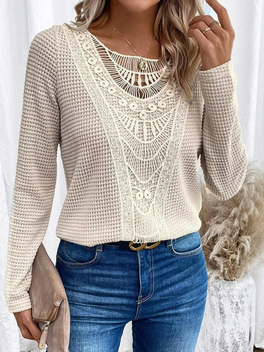 Gaby | Elegant T-shirt med Rund Hals og Udsnittede Detaljer